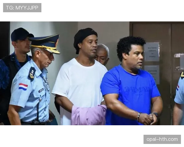 刷到罗纳尔迪尼奥度假照,我已经把银行卡关进保险柜 刷到罗纳尔迪尼奥度假照,我已经把银行卡关进保险柜