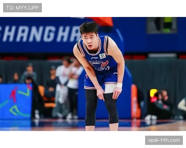 郭昊文这自律程度，连健身房镜子都反光得不好意思了